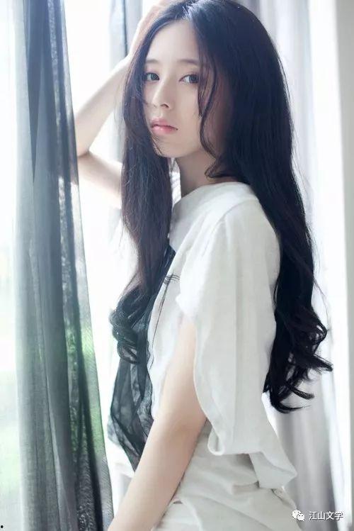 校园校花吃瓜事件小说阅读,一场青春的甜蜜风波