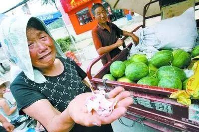 海南吃瓜事件老太太,老太太引发的热议与反思