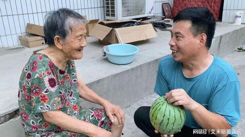 海南吃瓜事件老太太,老太太引发的热议与反思