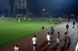 校园操场吃瓜事件15岁