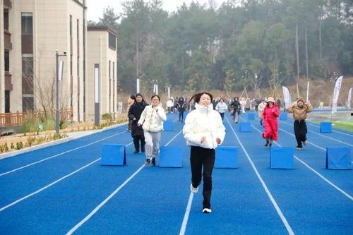 校园操场吃瓜事件15岁