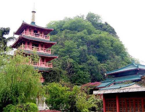 虞山公园吃瓜事件视频,一场引发热议的公共道德风波