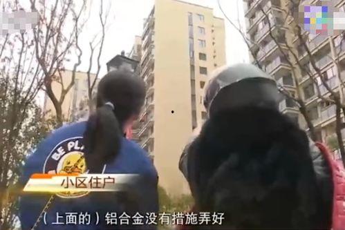 女子吃瓜摔下楼事件,意外事件引发社会关注